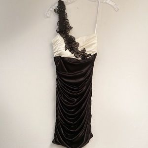 Windsor Ruched Formal Dress Size 3-4‎ Floral Lace One Shoulder Bodycon Party
